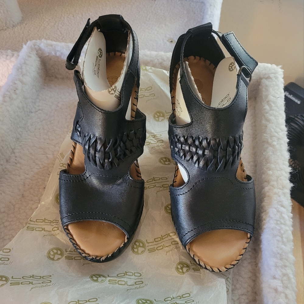 Lobo Solo Black Leather Strap Sandals